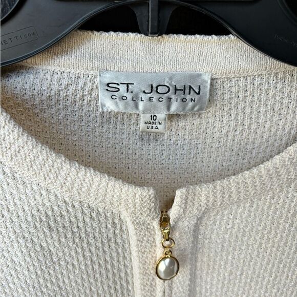 ST. JOHN Quilted Jackets in Off White with zip up pearl size 10/ excellent - Picture 4 of 7